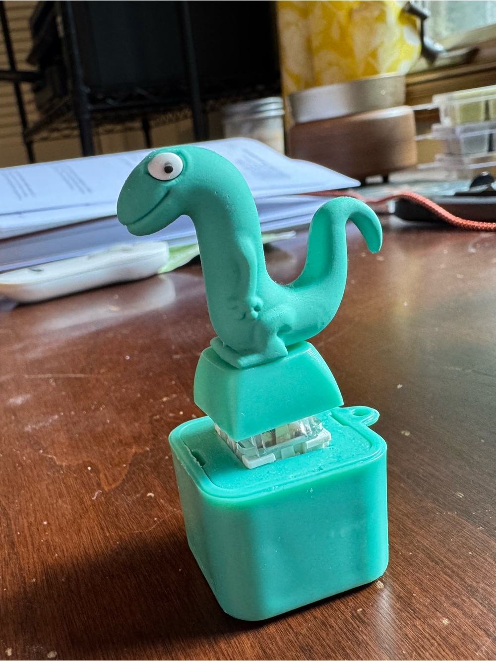 “Hoppers” Lizard button